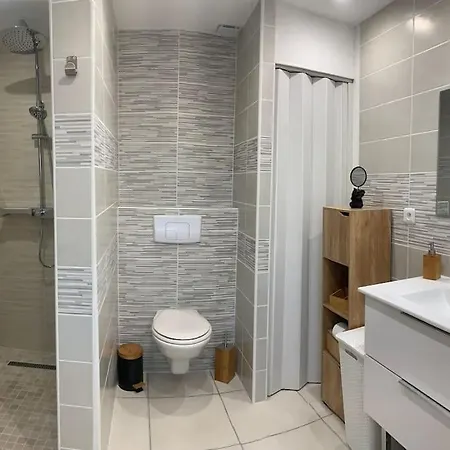 Апартаменты Charmante Petite Maison De *